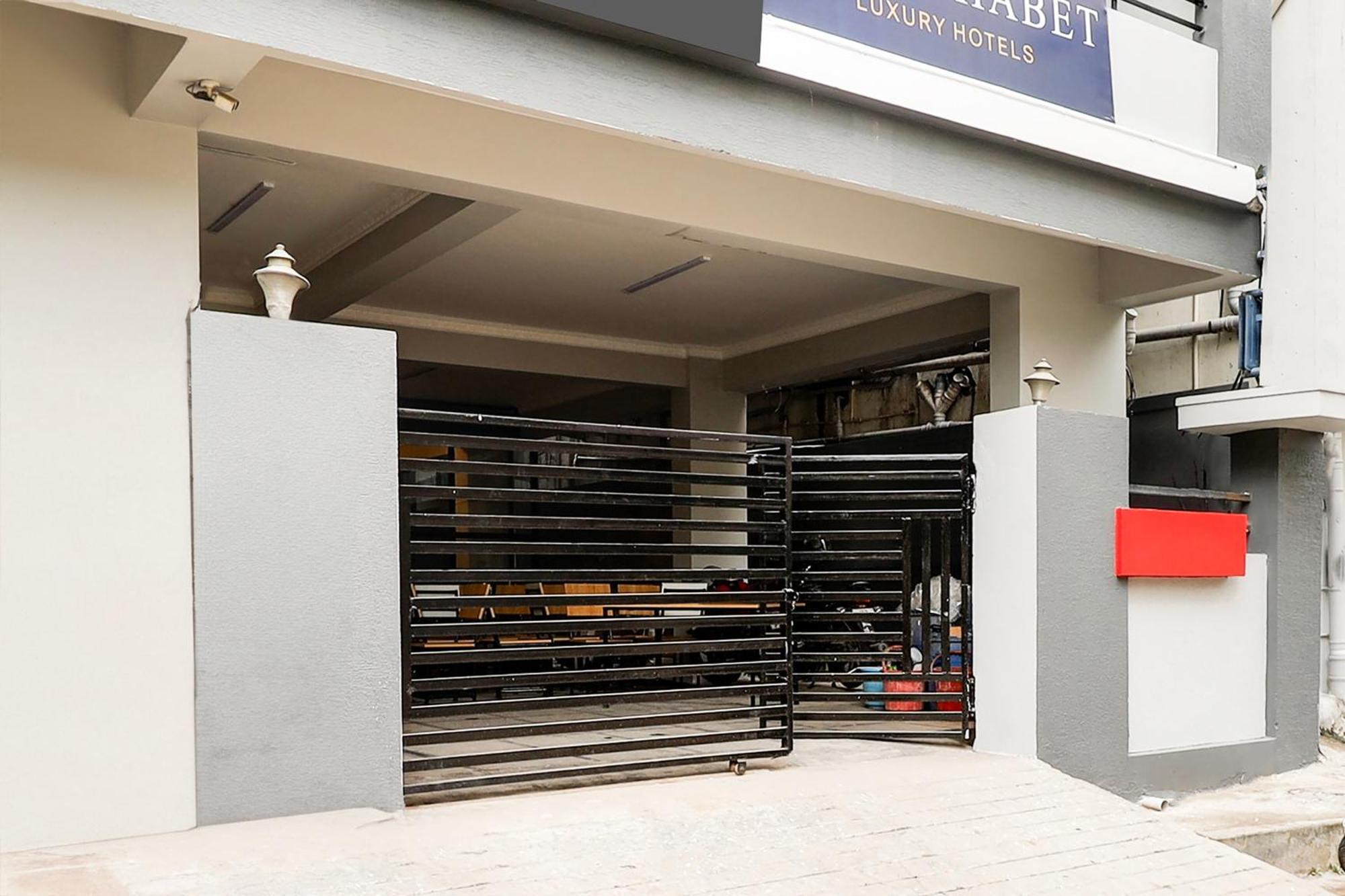 Super Townhouse De Alphabet Hotel Kukatpally Nexus Mall Hyderabad Eksteriør billede