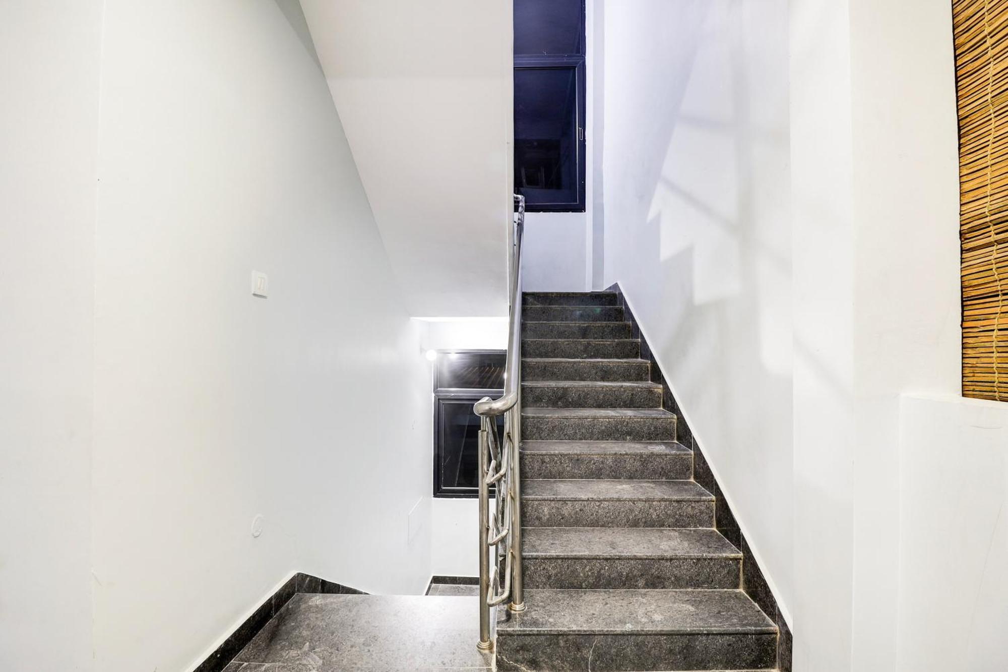 Super Townhouse De Alphabet Hotel Kukatpally Nexus Mall Hyderabad Eksteriør billede